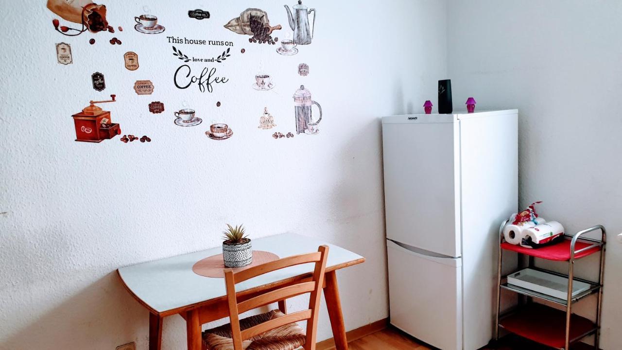 Budget Rooms In Halle With Shared Bathroom, Free Wifi, Netflix & Ipad Luaran gambar