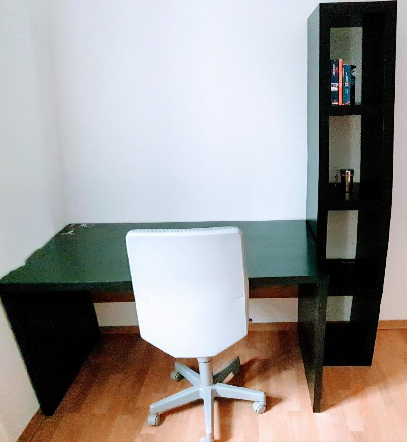 Budget Rooms In Halle With Shared Bathroom, Free Wifi, Netflix & Ipad Luaran gambar