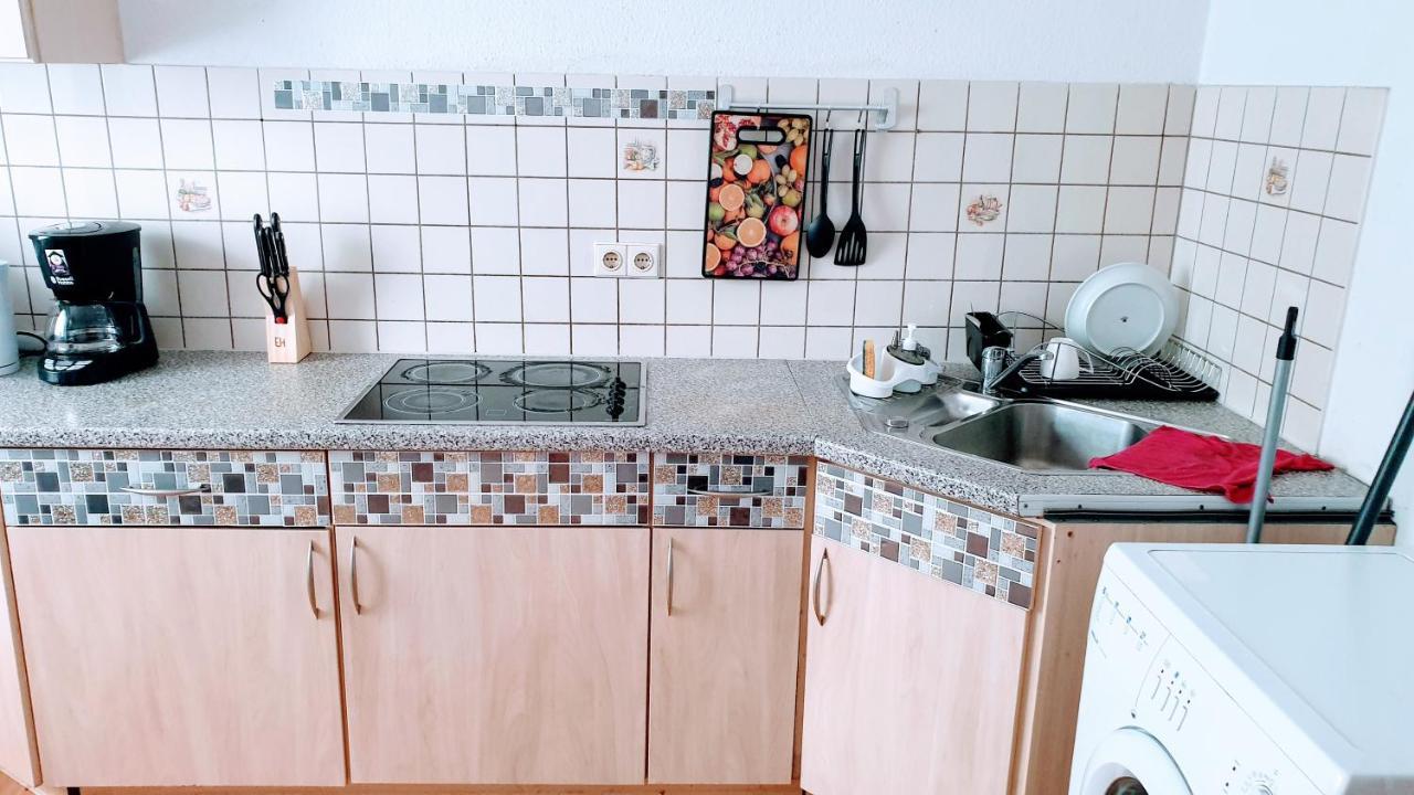 Budget Rooms In Halle With Shared Bathroom, Free Wifi, Netflix & Ipad Luaran gambar