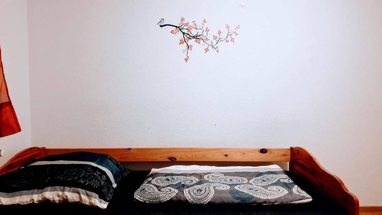 Budget Rooms In Halle With Shared Bathroom, Free Wifi, Netflix & Ipad Luaran gambar