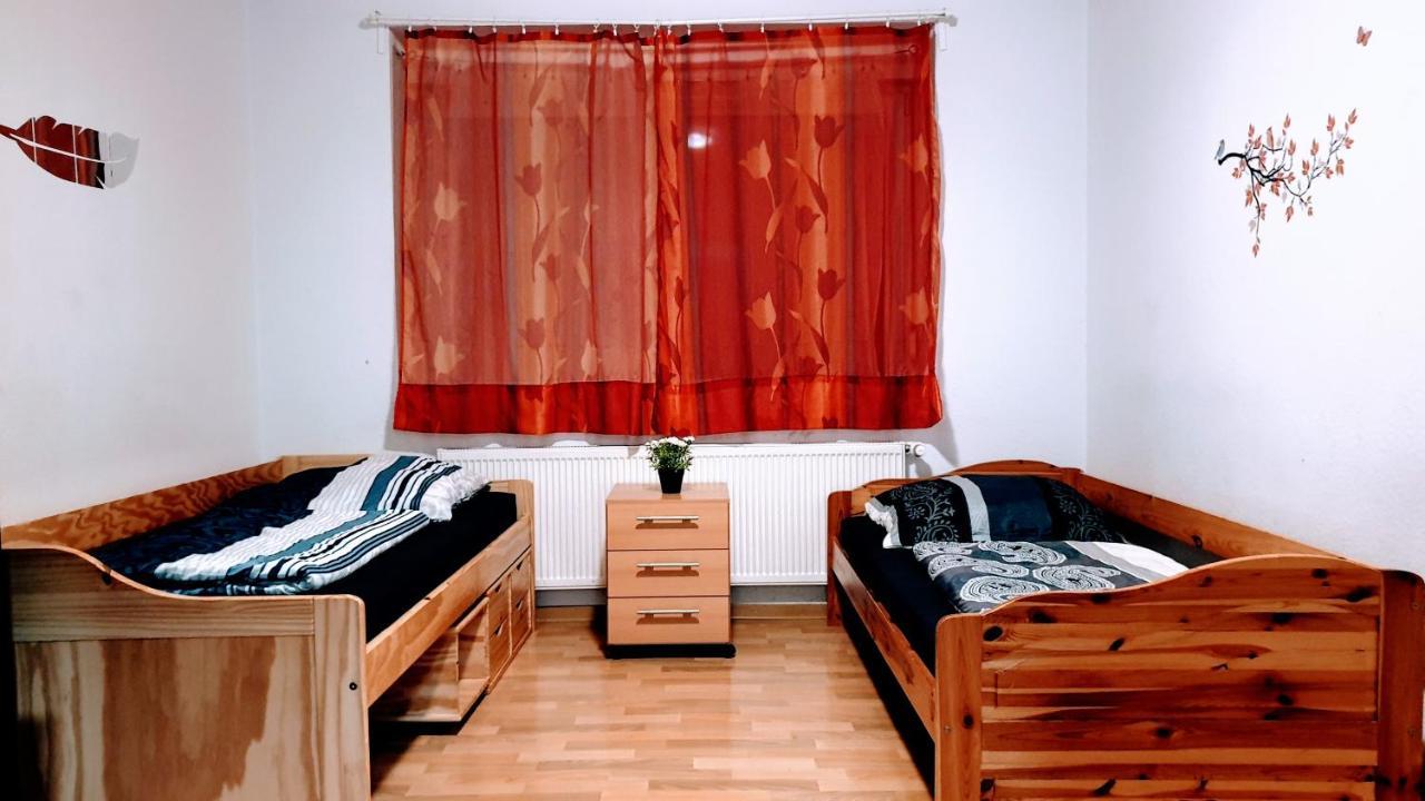 Budget Rooms In Halle With Shared Bathroom, Free Wifi, Netflix & Ipad Luaran gambar